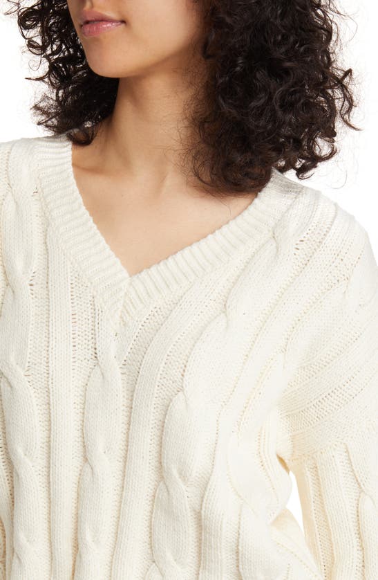 Madewell Cable Knit V-neck Crop Sweater In Antique Cream