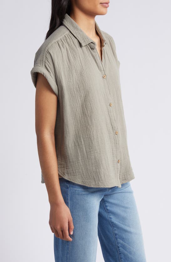 Shop Beachlunchlounge Dollie Short Sleeve Cotton Button-up Shirt In New Laurel