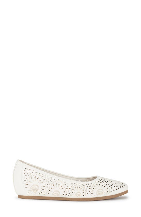 Shop Baretraps Chika Flat In Cream