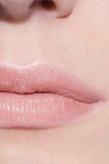 Chanel Dreamy White (912) Rouge Coco Baume Tinted Lip Balm Review & Swatches