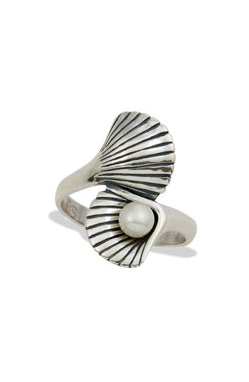 Savvy Cie Jewels Freshwater Pearl Crossover Ring In Metallic