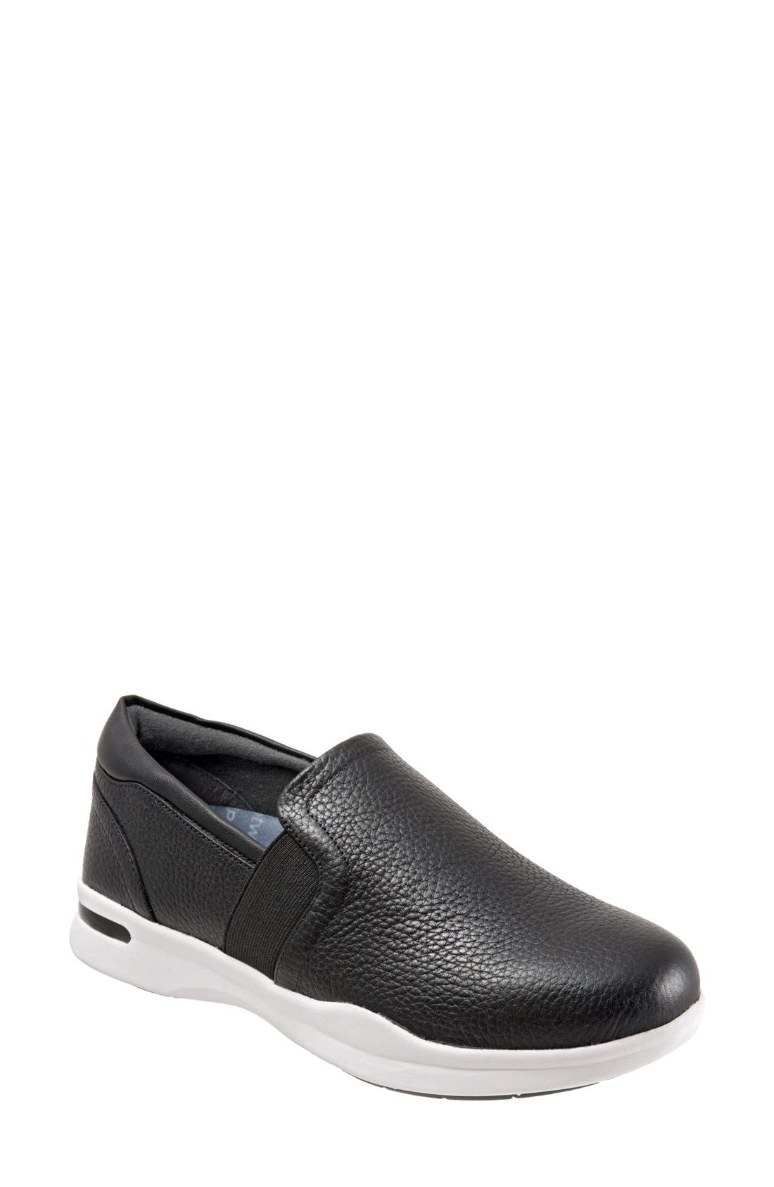 women's softwalk sneakers