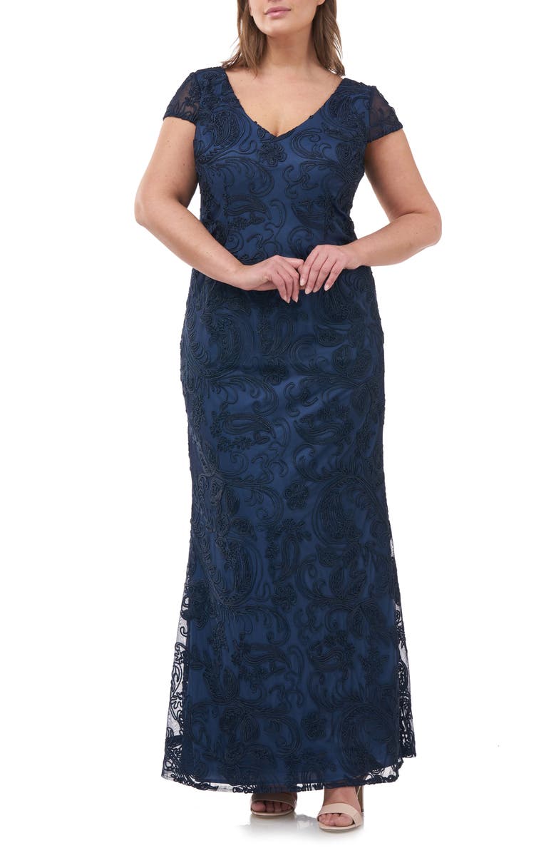 plus size Embroidered V-Neck Trumpet Gown