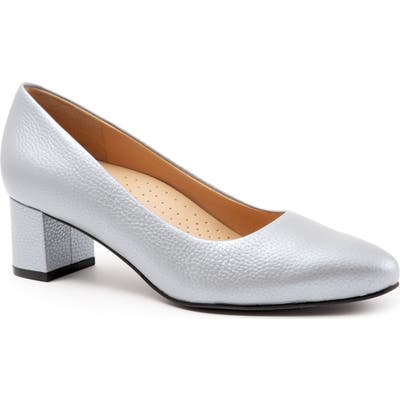 Trotters Kari Pointy Toe Pump- Metallic