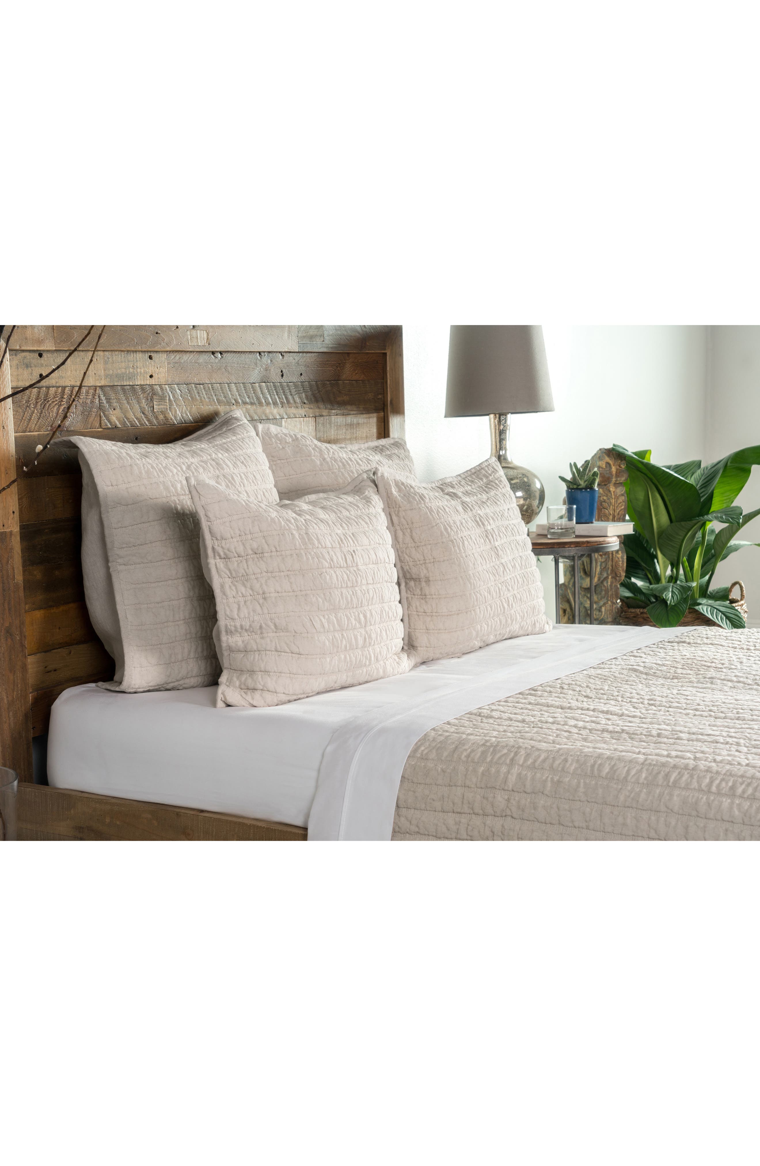 UPC 705708101164 Villa Home Collection Heirloom Quilt, Size King