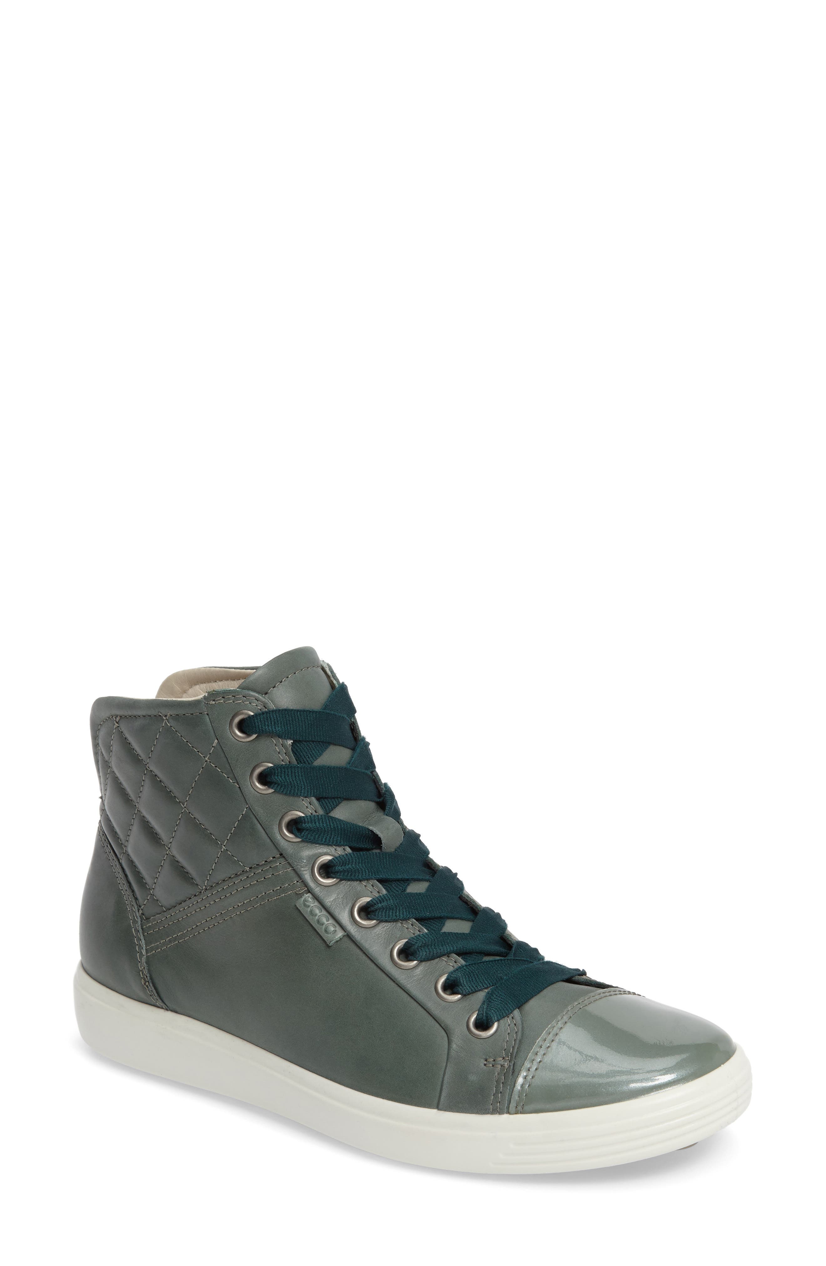 ecco quilted sneaker