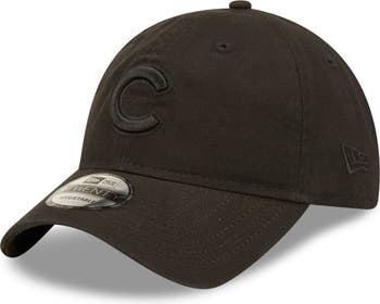 New Era Men's New Era Chicago Cubs Black On Black Core Classic 2.0 9TWENTY Adjustable  Hat