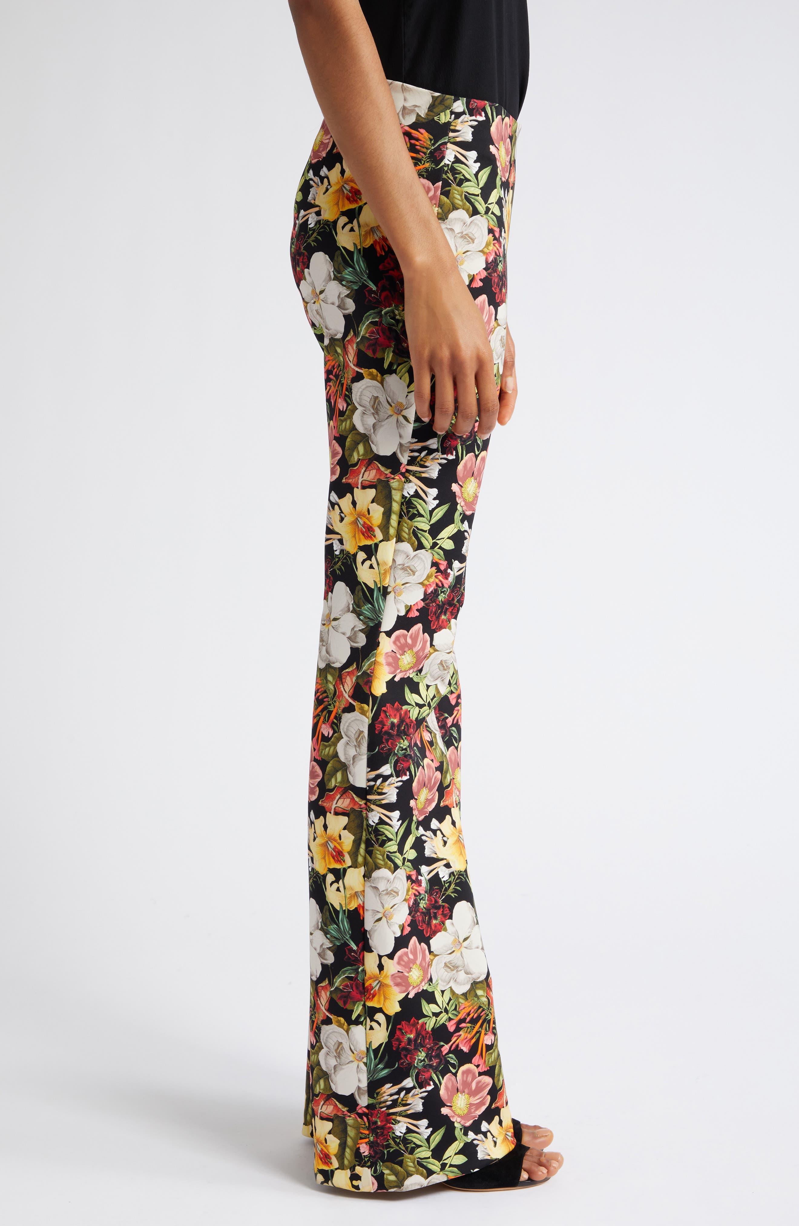 【ALICE+OLIVIA】Brynlee Bootcut Pants - Juniper Floral Black Alice + Olivia Brynlee Floral Bootcut Pants in Juniper