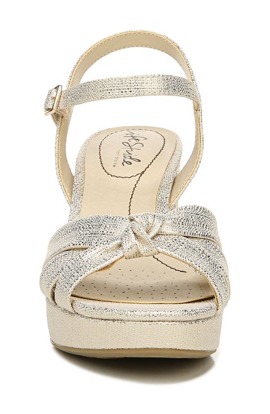 Lifestride Lucky Block Heel Platform Sandal In Platino