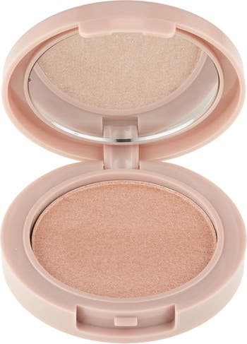 I Use This Illuminating Powder From Chanel to Brighten My Winter Skin