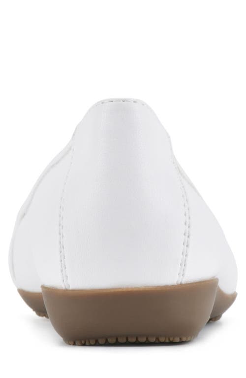 Cliffs By White Mountain Charmed Womens Faux Leather Slip On Ballet Flats In White/smooth