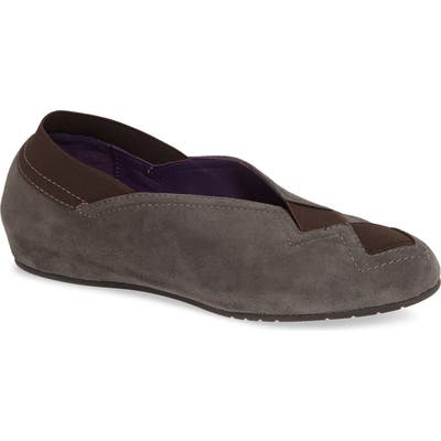 Vaneli Pandy Hidden Wedge Shoe, Brown
