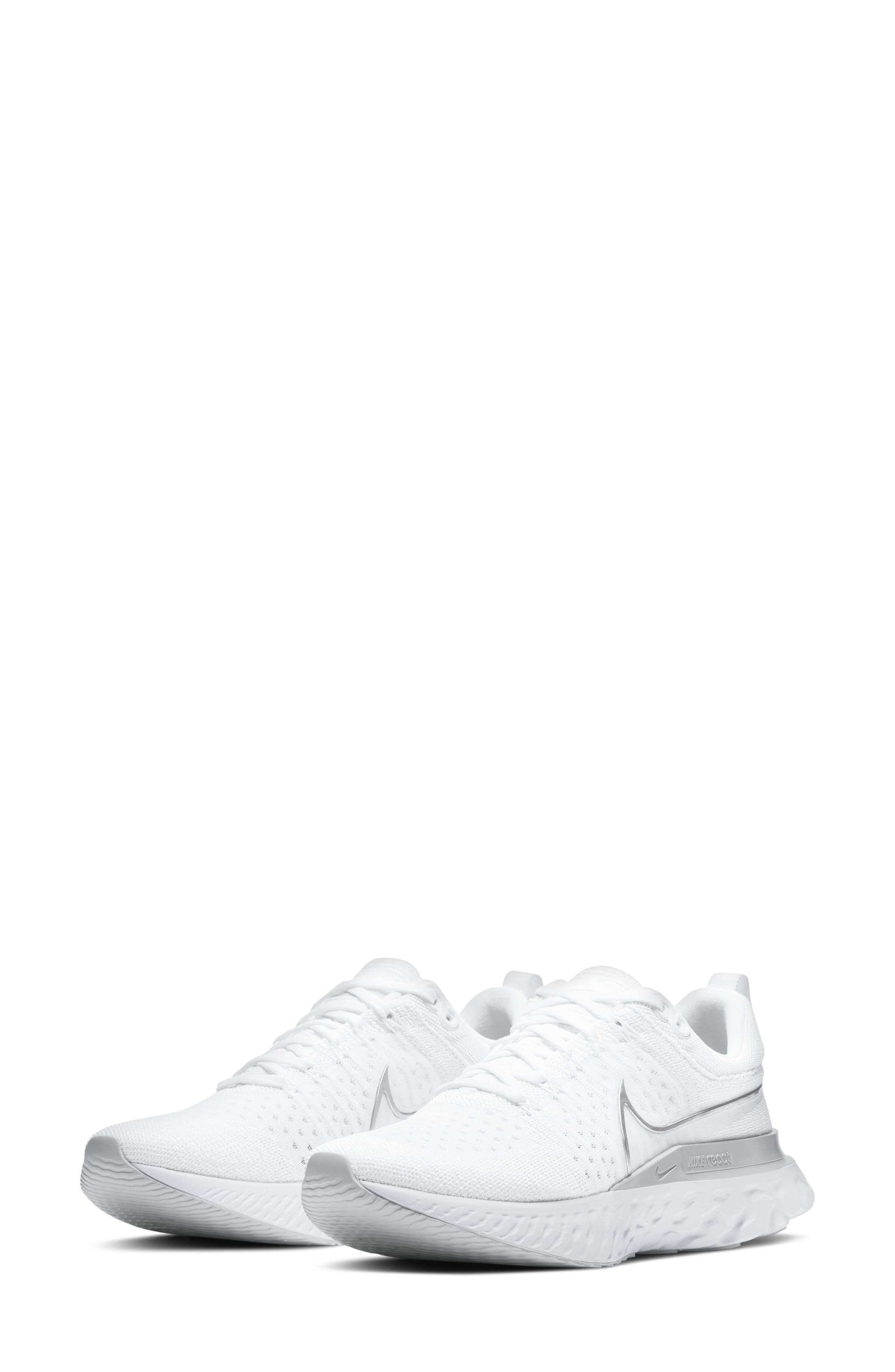 all white tennis shoes women