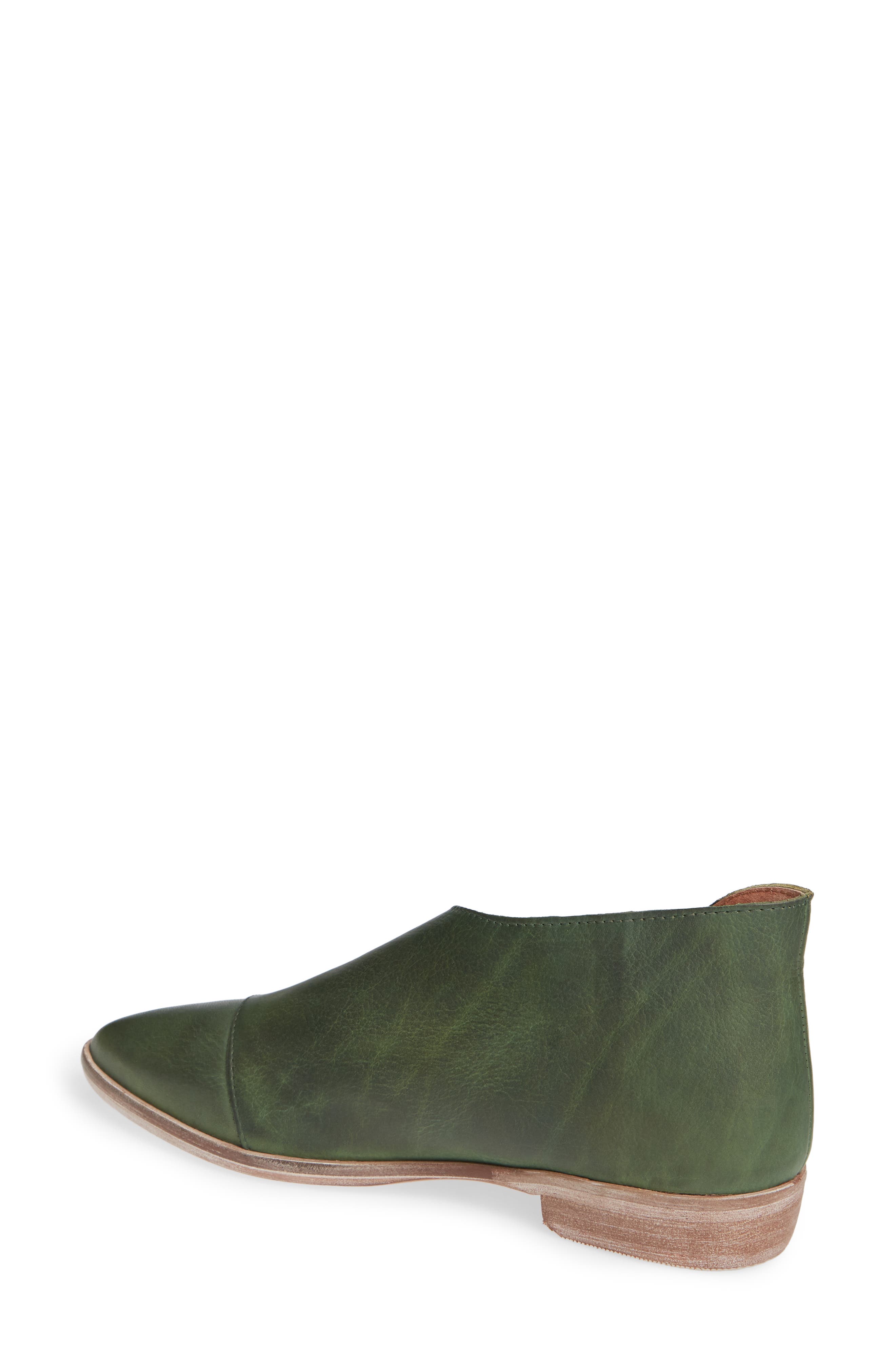royale pointy toe flat