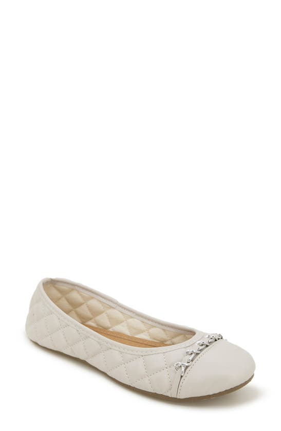 Unionbay Diana Chain Quilted Flat In Ivory