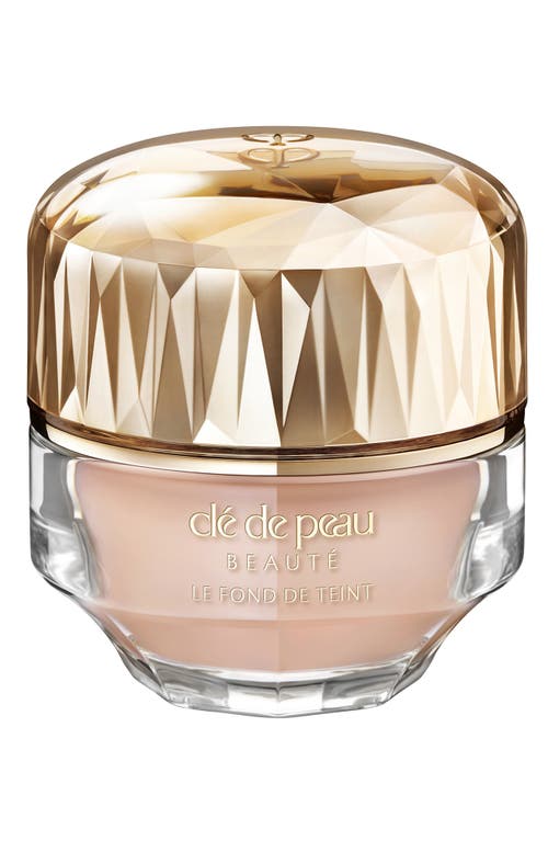 Shop Clé De Peau Beauté The Foundation Spf 22 In Light Beige