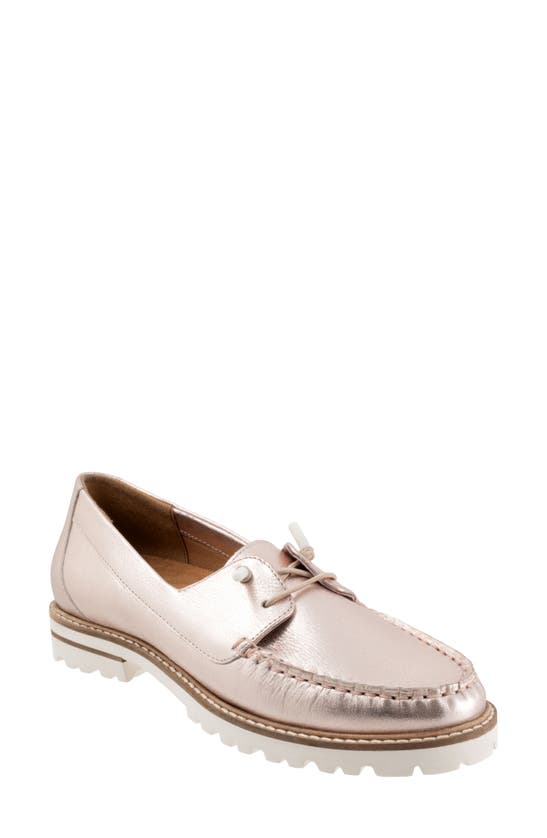 Shop Trotters Farah Boat Shoe In Rose Gold