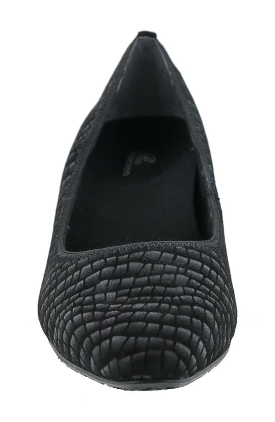Shop Ros Hommerson Karat Pump In Black Croc Leather