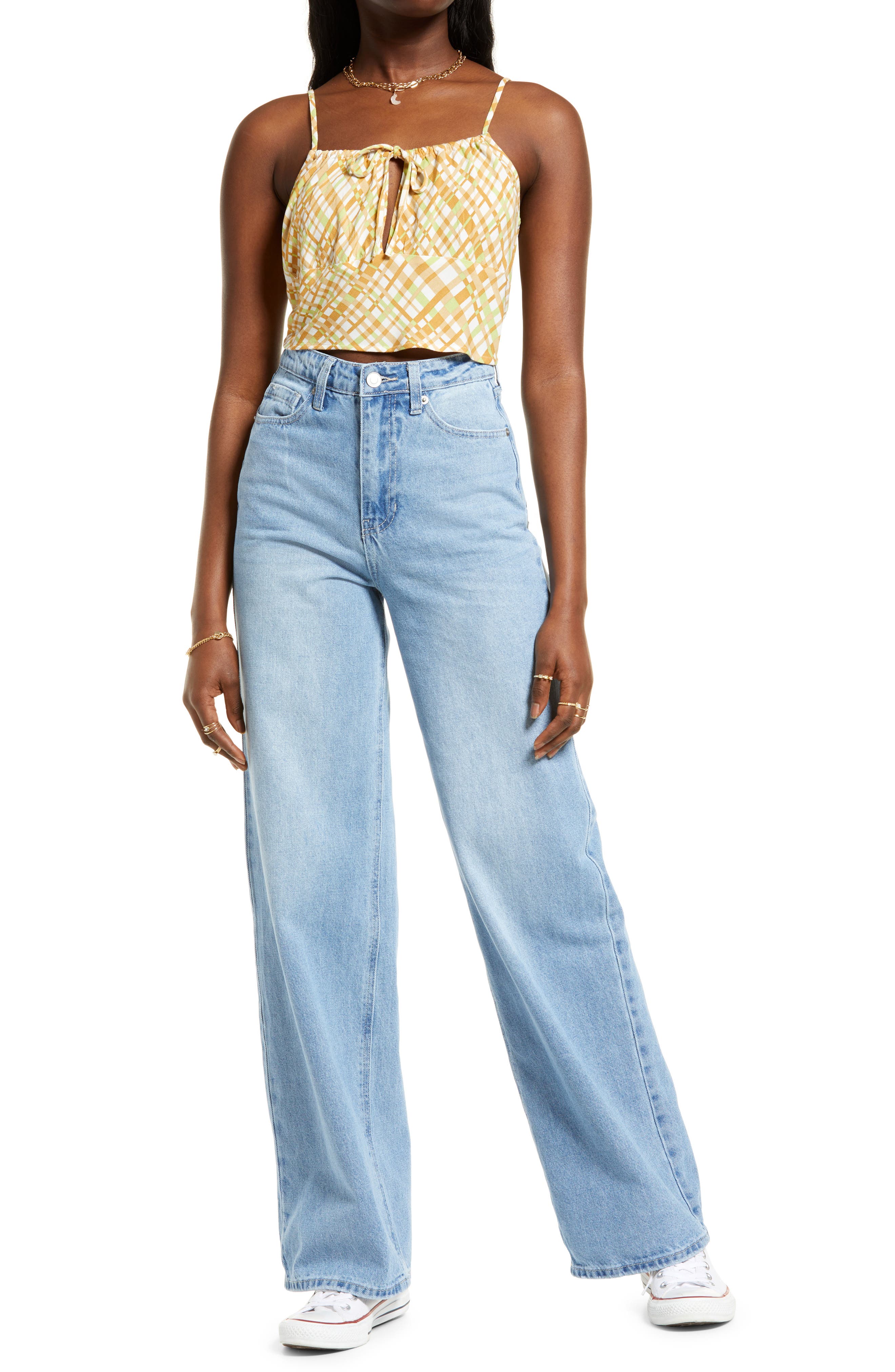 40+ Outfits With Flare Jeans To Wear Right Now + How To Style