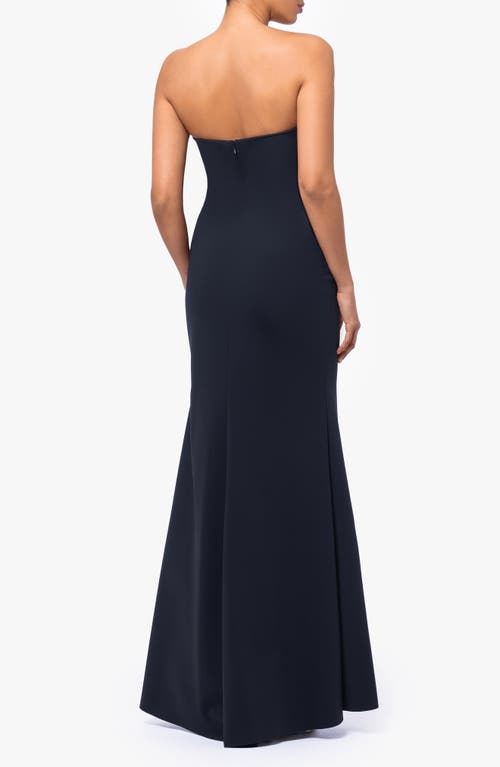 BETSY & ADAM BETSY & ADAM ROSETTE DETAIL STRAPLESS GOWN 