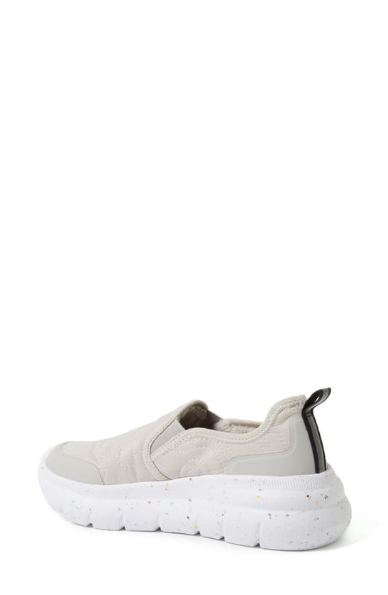 Dearfoams Women's Crimson Regrind Lightweight Slip-on With Energy Return Technology In Bone