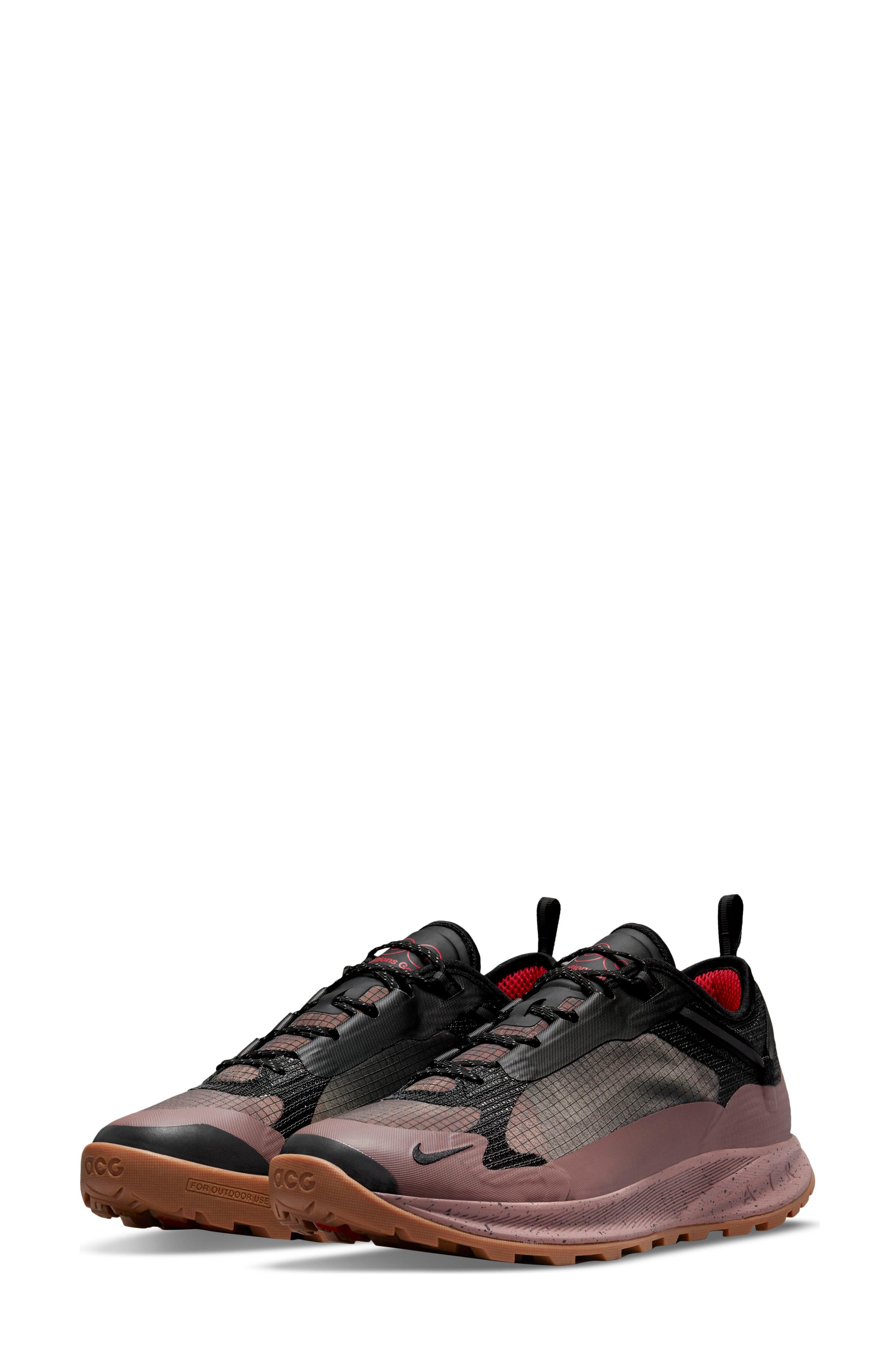 nike trekking shoes