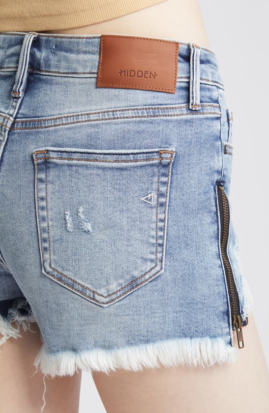 HIDDEN JEANS HIDDEN JEANS DISTRESSED SIDE ZIP FRINGE DENIM SHORTS