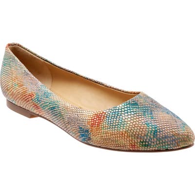 Trotters Estee Pointed Toe Flat WW - Beige