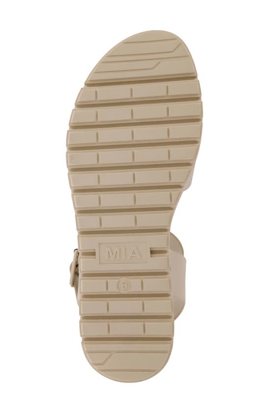 Mia Maya Platform Sandal In Linen
