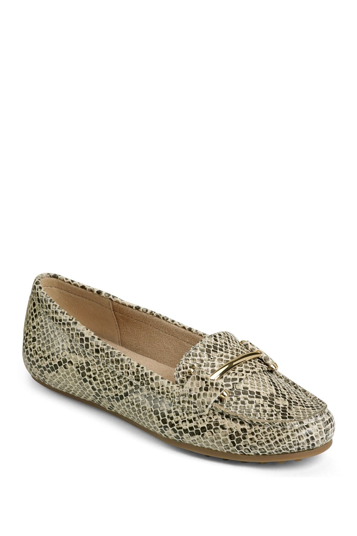 nearest aerosoles shoe store