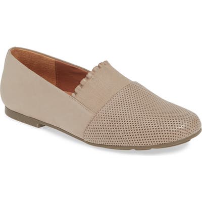 Gentle Souls Signature Lilah Ruffle Flat- Grey