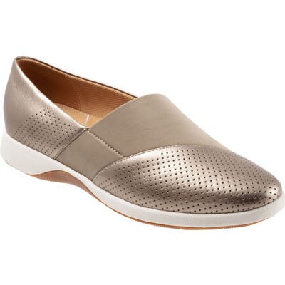 Softwalk Hana Slip-On,- Metallic
