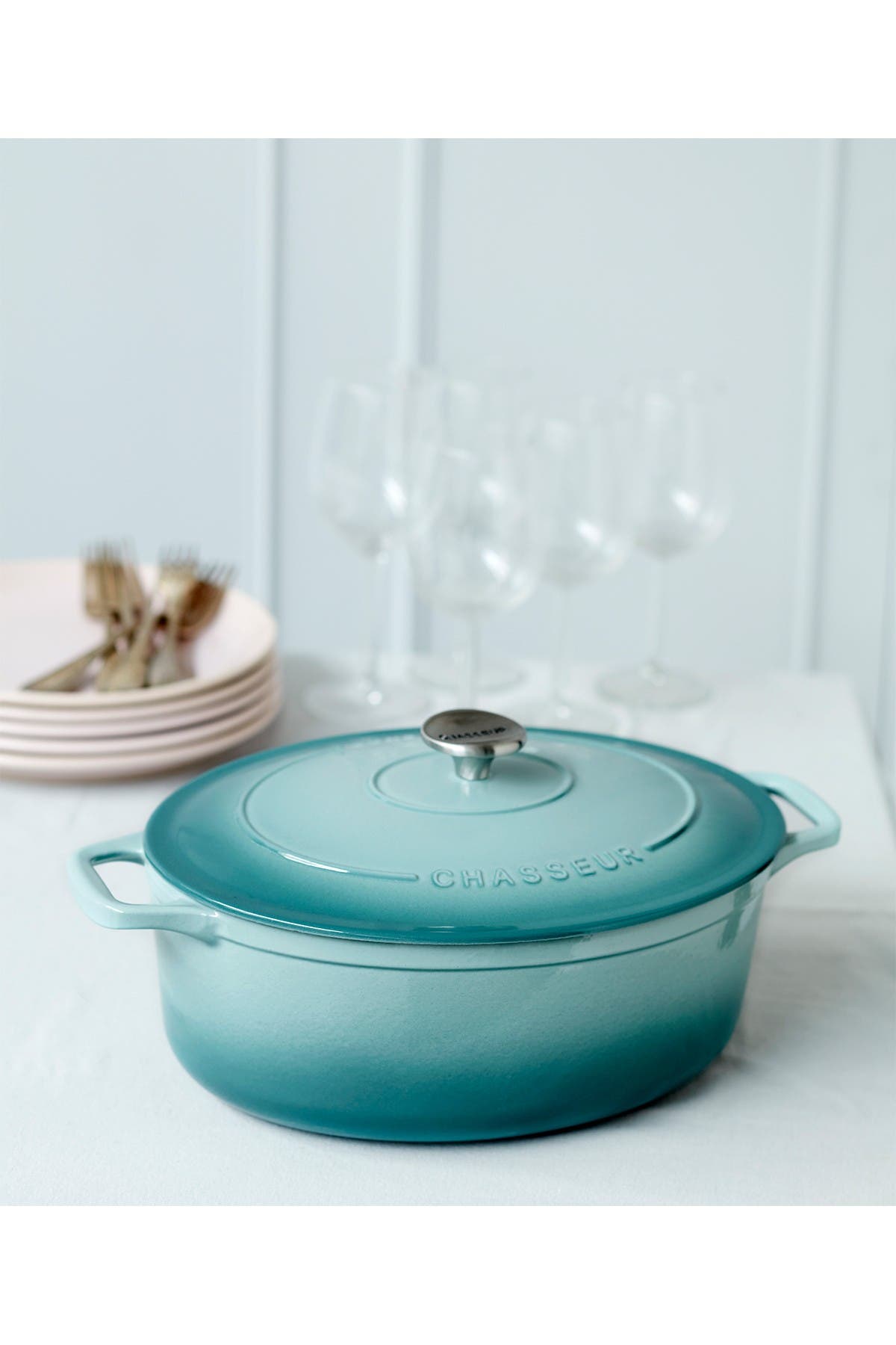 French Home Chasseur French 5.3-quart Enameled Cast Iron Oval Dutch Oven In Blue