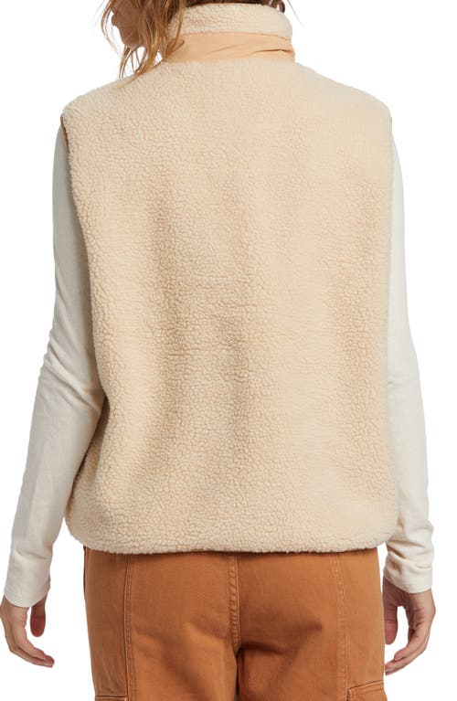 Billabong Hike Up Fleece Vest In Oat