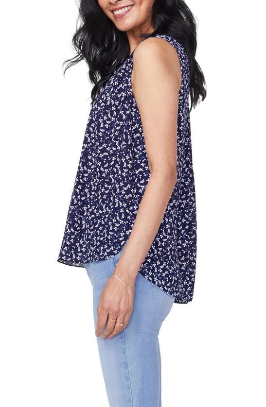 NYDJ PRINT PLEAT BACK SLEEVELESS SPLIT NECK BLOUSE