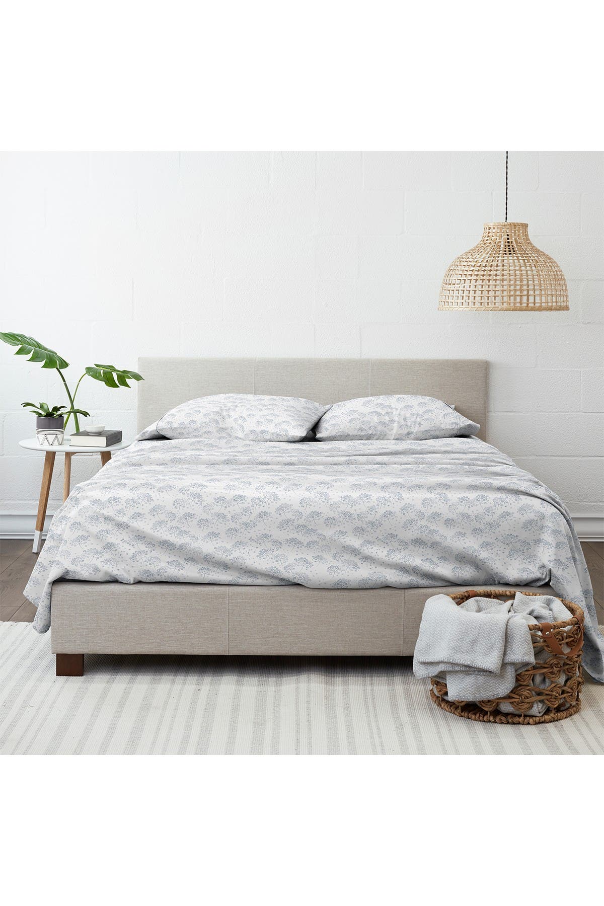 Ienjoy Home Home Collection Premium Flower Bunch 4-piece Flannel Bed Sheet Set In Light/pastel Blue