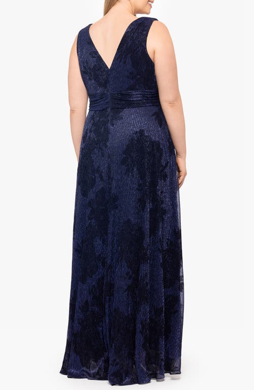 Betsy & Adam Plus Size Crinkle Sleeveless V-neck Gown In Navy/black