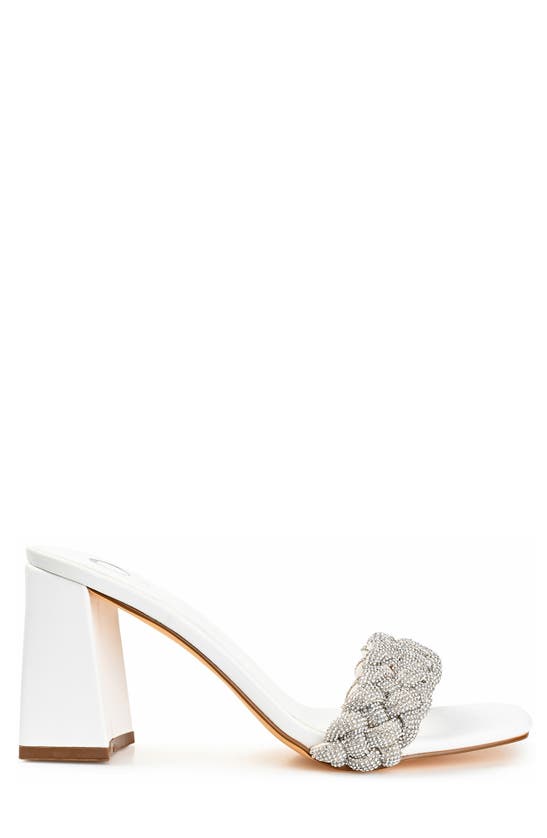 Journee Collection Tru Comfort Foam Sashaa Pump In White