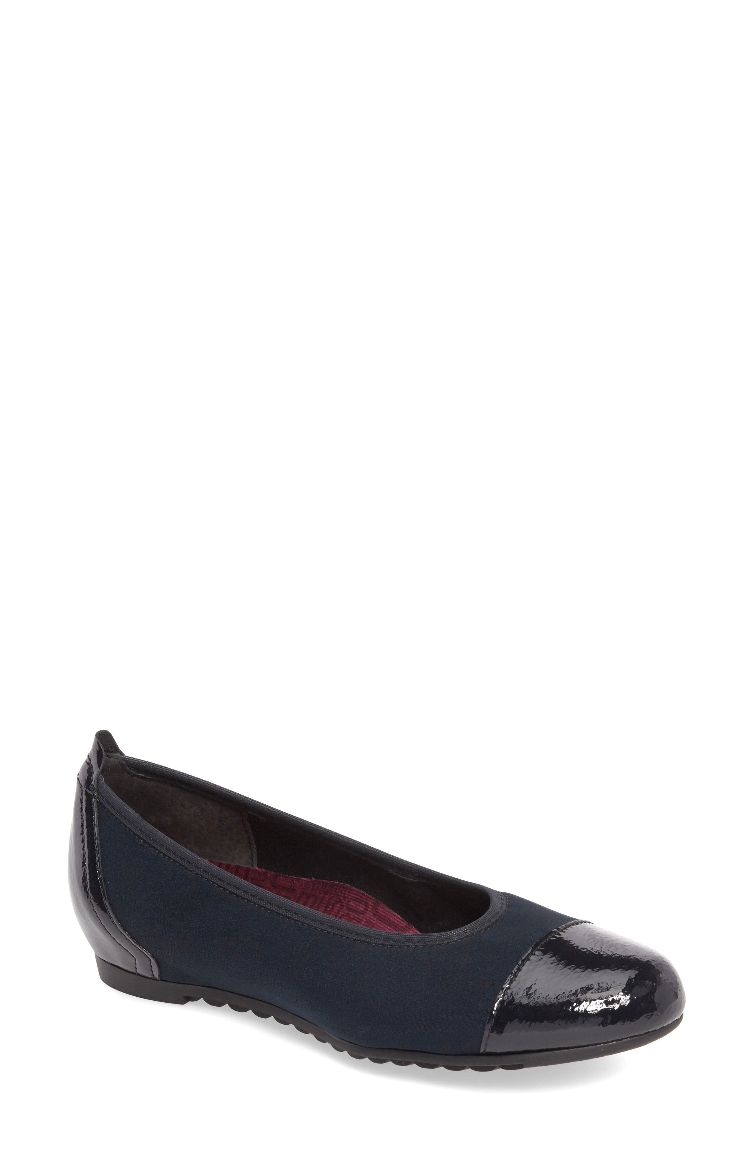Munro Henlee Cap Toe Flat, Blue