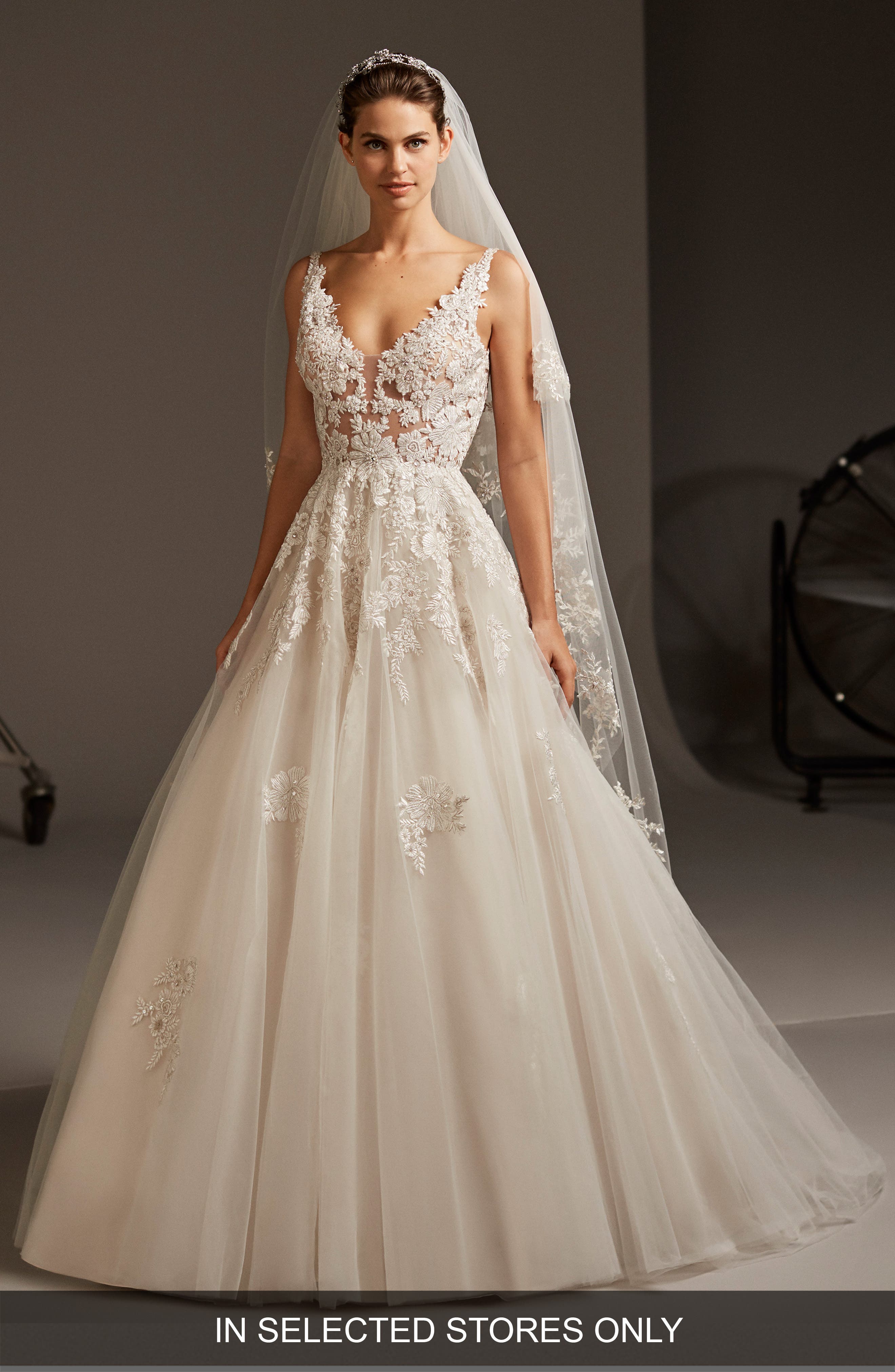 pronovias a line