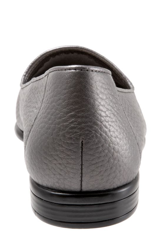 Shop Trotters Liz Flat In Pewter Leather