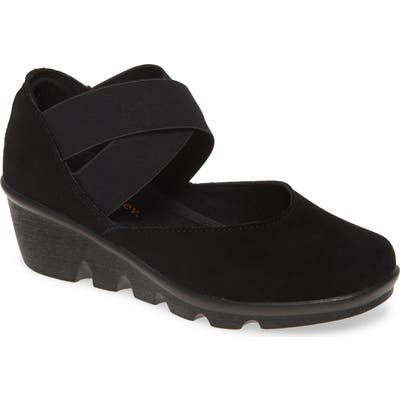Bernie Mev. Beily Wedge Pump, Black