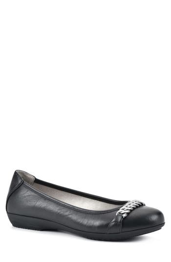 Cliffs By White Mountain White Mountain Charmed Flat In Black/smooth