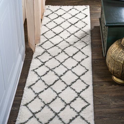 Jonathan Y Cami Moroccan Style Diamond Shag Area Rug In White/gray