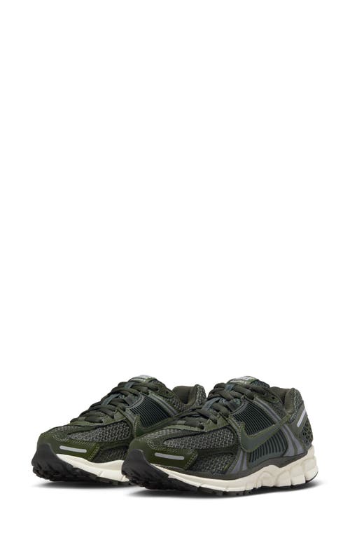 Nike Zoom Vomero 5 Sneaker In Cargo Khaki/sequoia/sail
