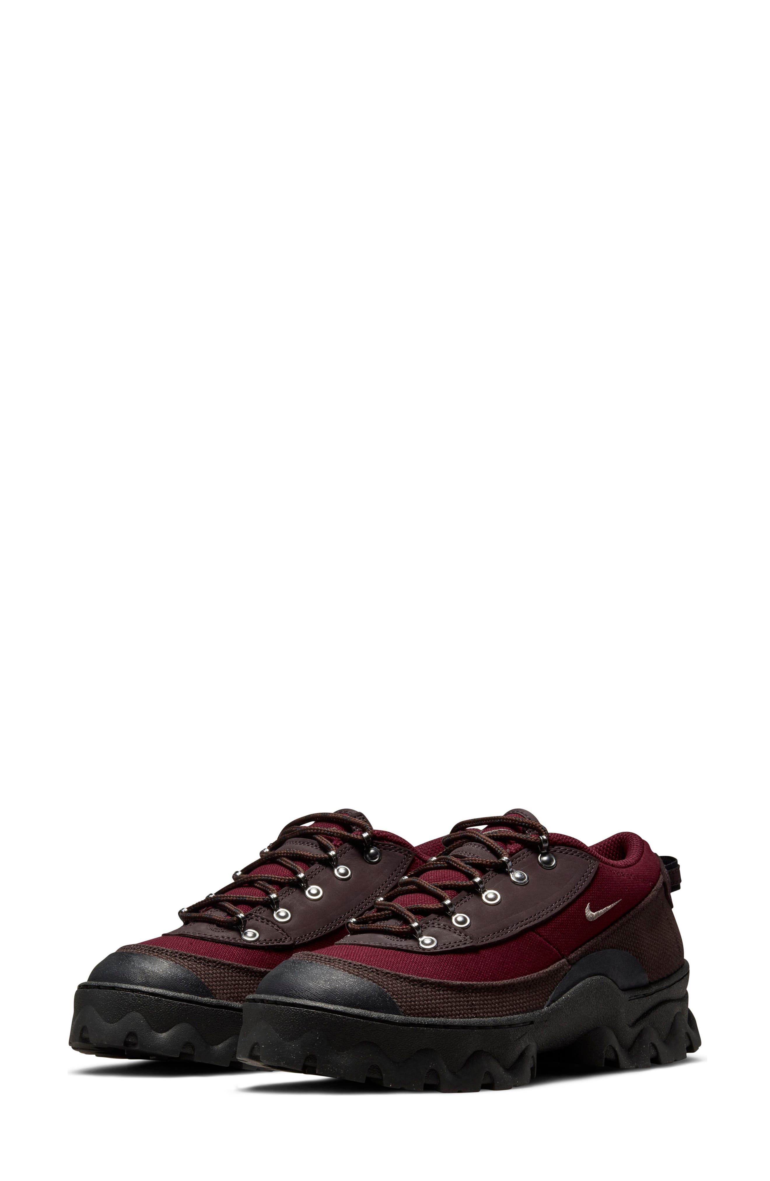 nike trekking shoes