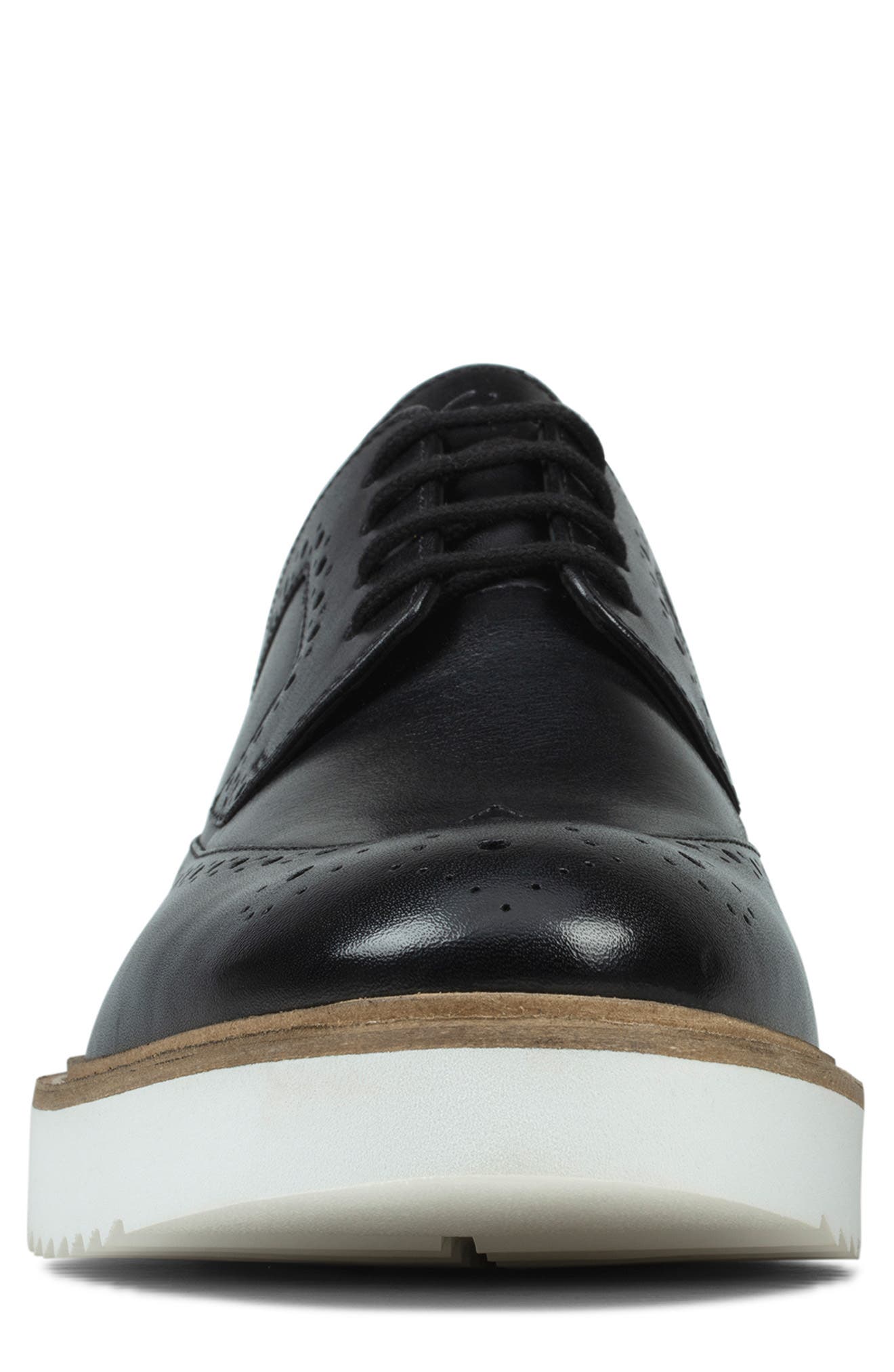 clarks womens wingtip shoes