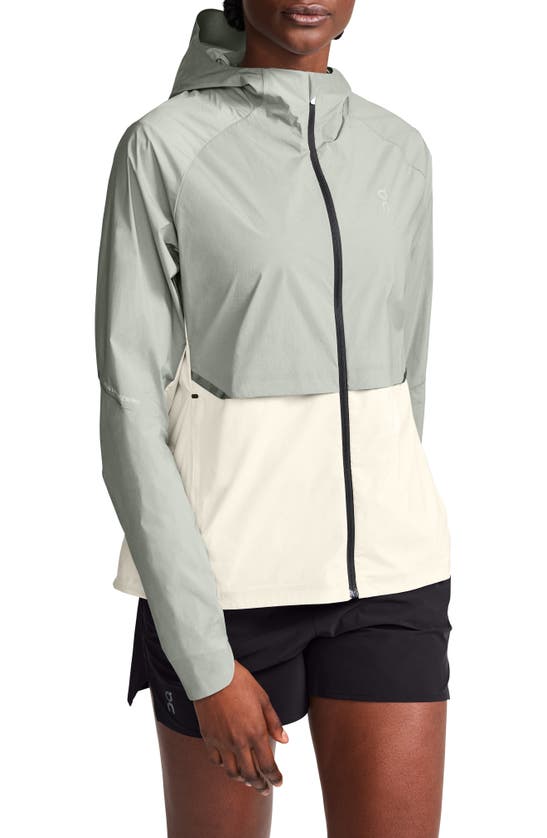 ON CORE HOODED PACKABLE RUNNING JACKET