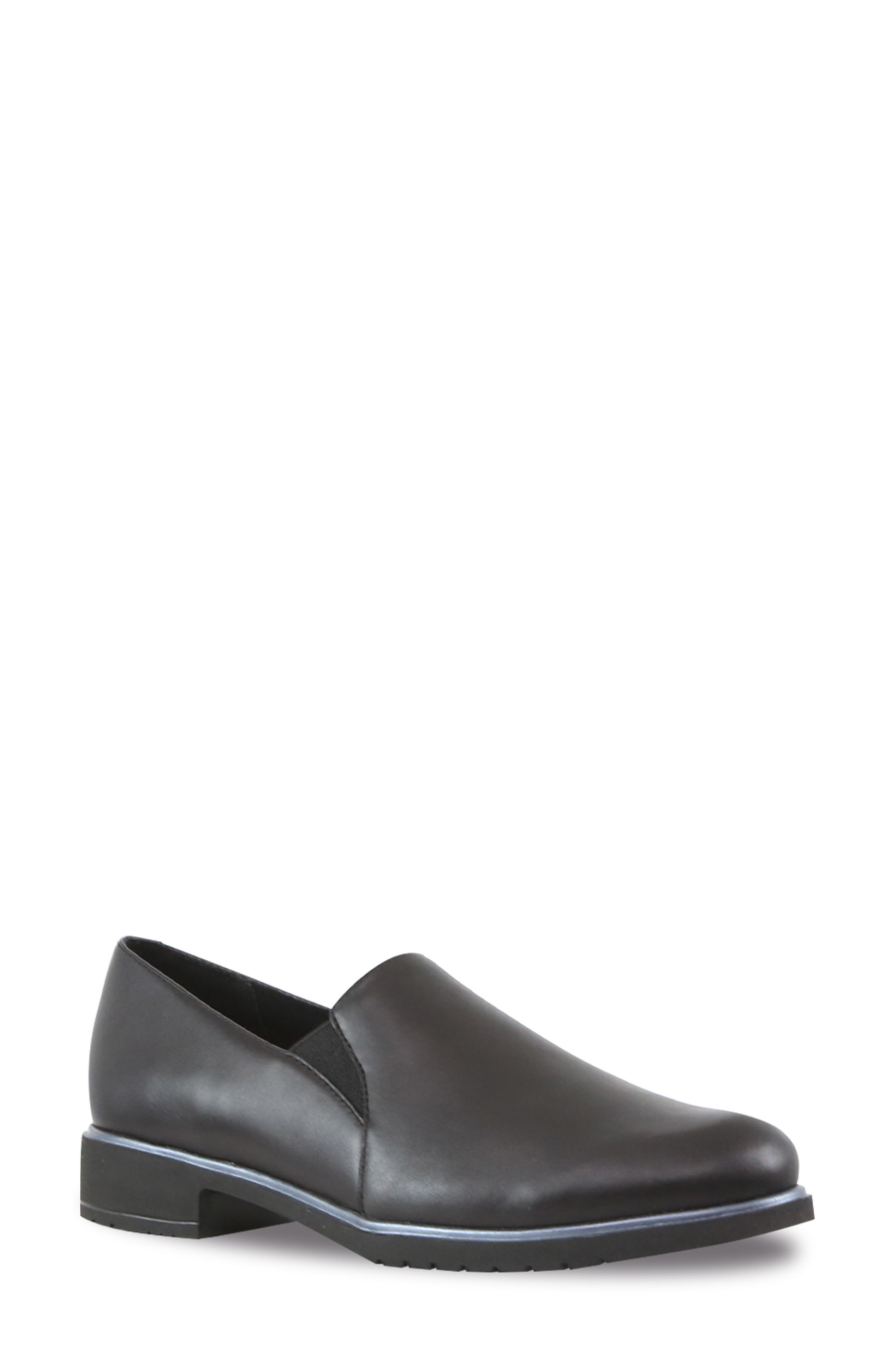 Munro Kam Loafer in Black Leather 
