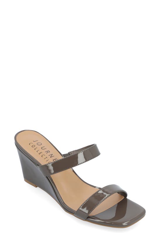 Journee Collection Tru Comfort Foam Clover Wedge Sandal In Taupe